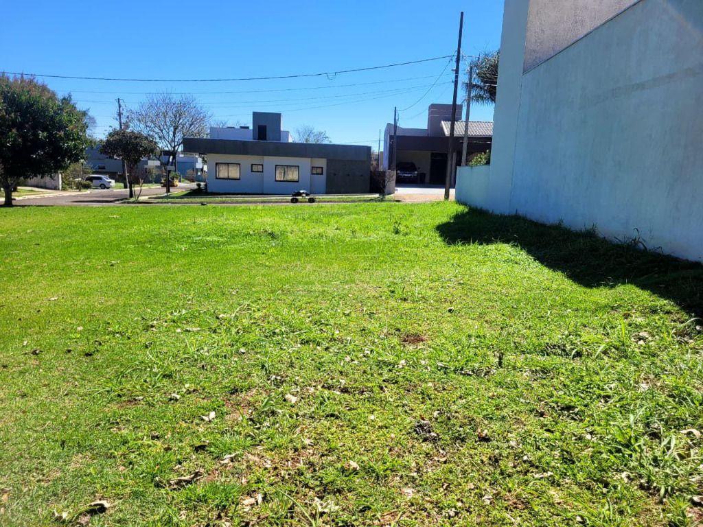 Terreno com área de 300m2 no Condomínio Residencial Araras