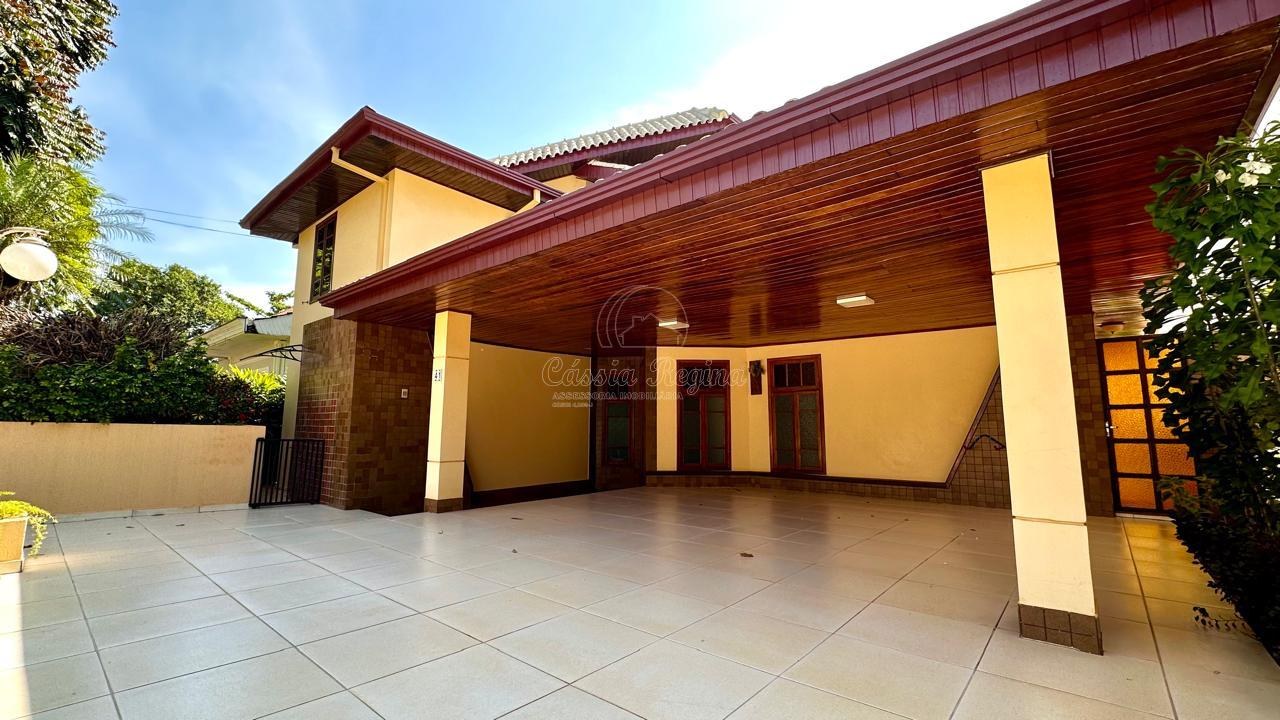 Casa com 05 dormitórios, no Condomínio Lago dos Cisnes, Jardim Ana Cristina