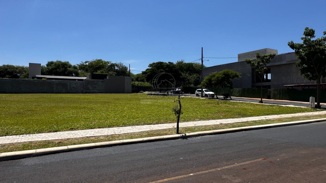 Terreno com área de 600m2 no Condomínio Fechado Rose Garden