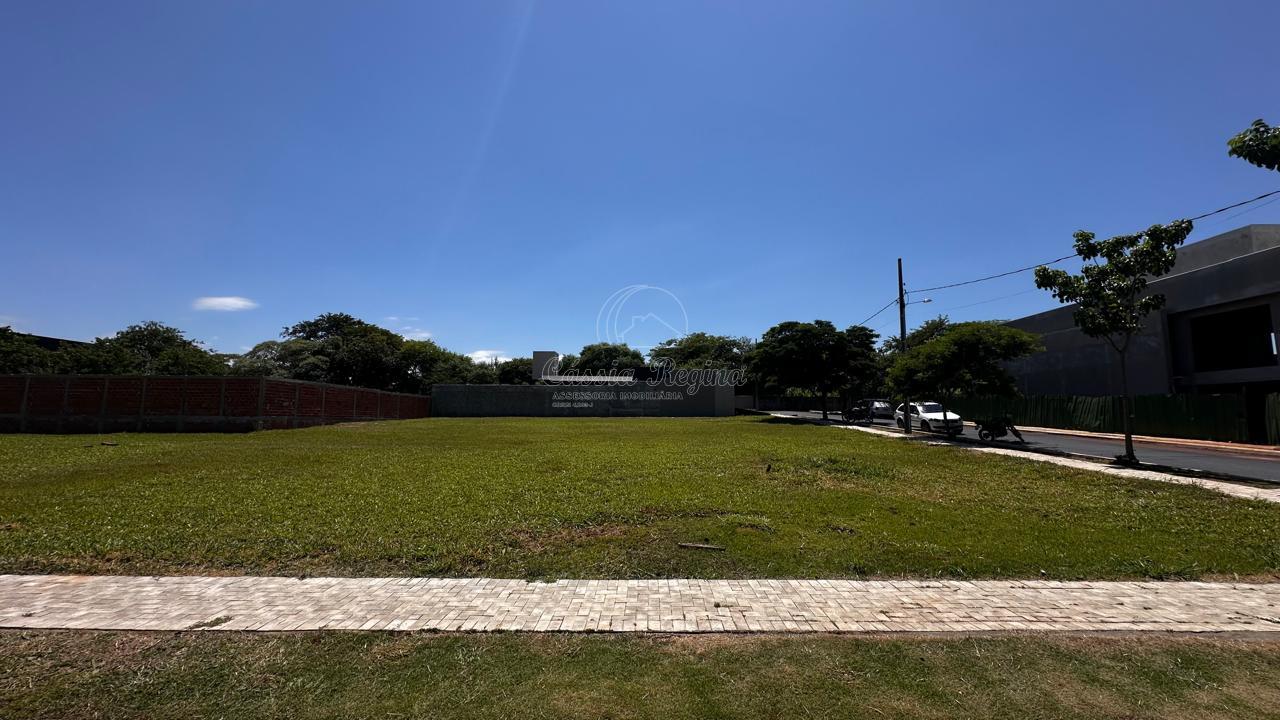 Terreno com área de 600m2 no Condomínio Fechado Rose Garden
