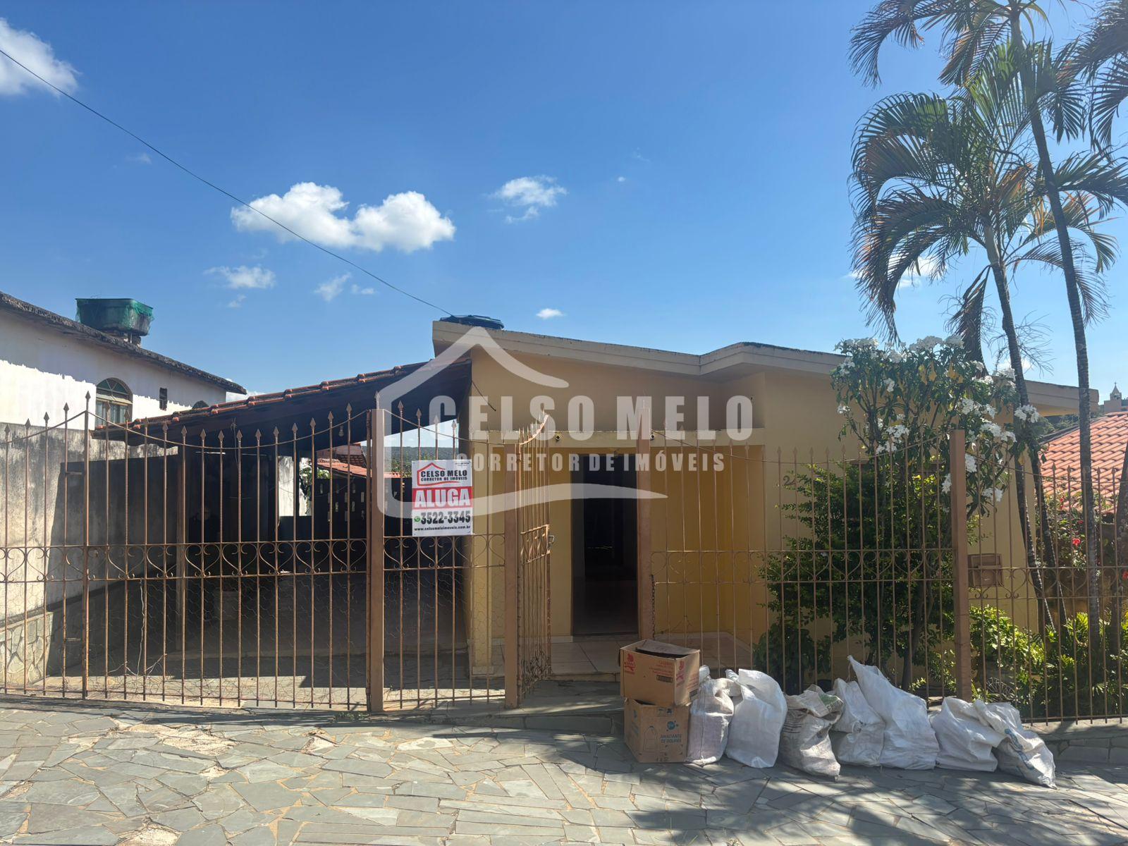 Casa com 3 dormit�rios para loca��o, OZANAM, BOM DESPACHO - MG