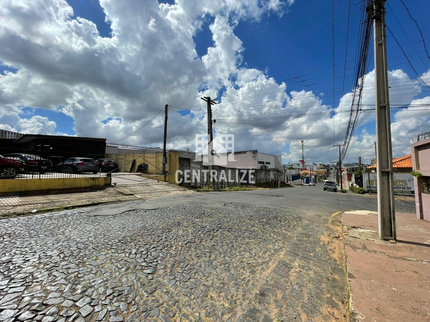 Excelente imóvel comercial com barracão de aprox 210m -NOVA RÚ...