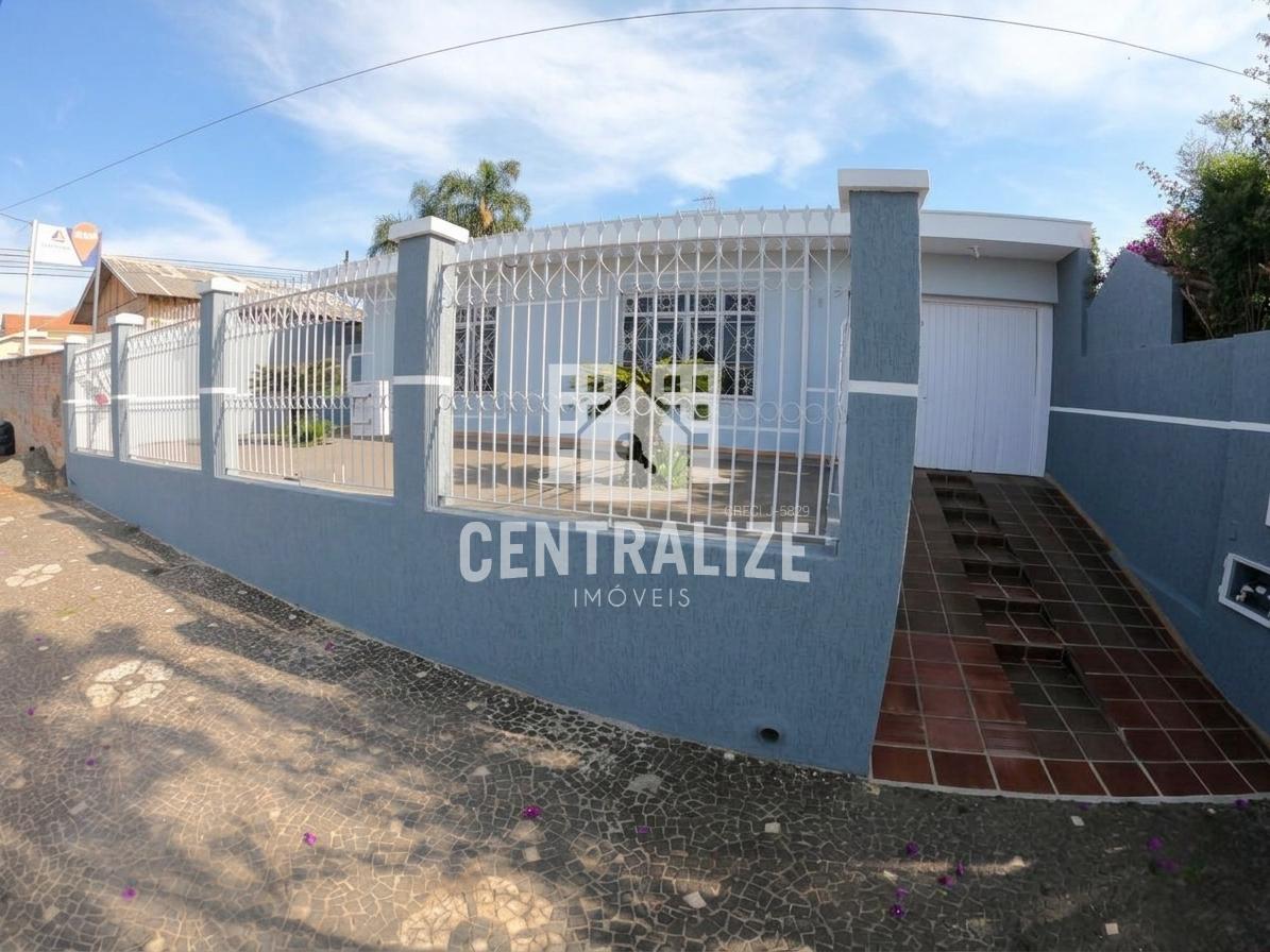 Casa com 330m² construídos, 460m² total, contendo 3 quartos, sendo 1 deles suíte, em Ponta Grossa-PR