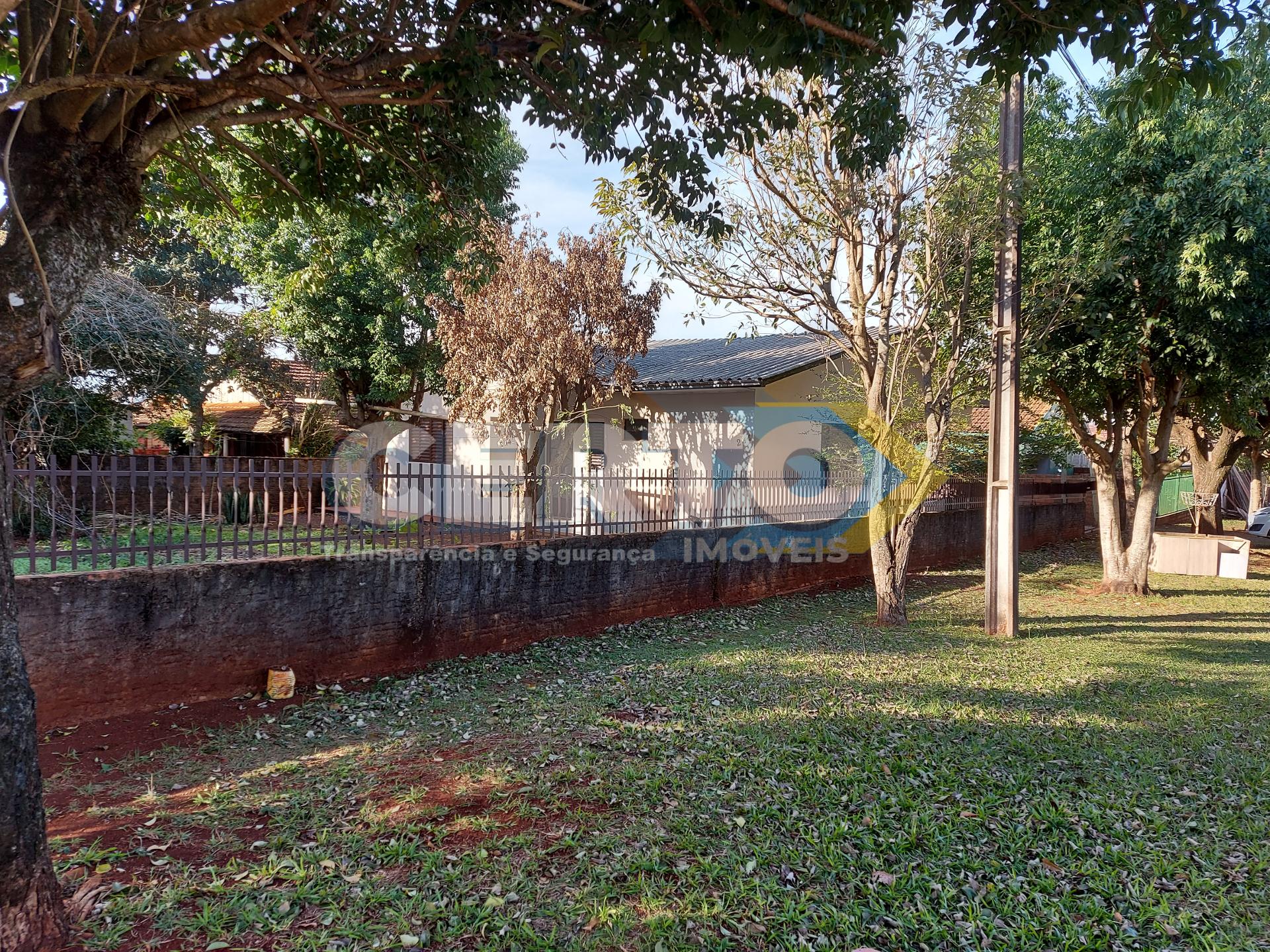 Casa com 4 dormitórios, 2  bwc, sala, cozinha, lavanderia, dis...