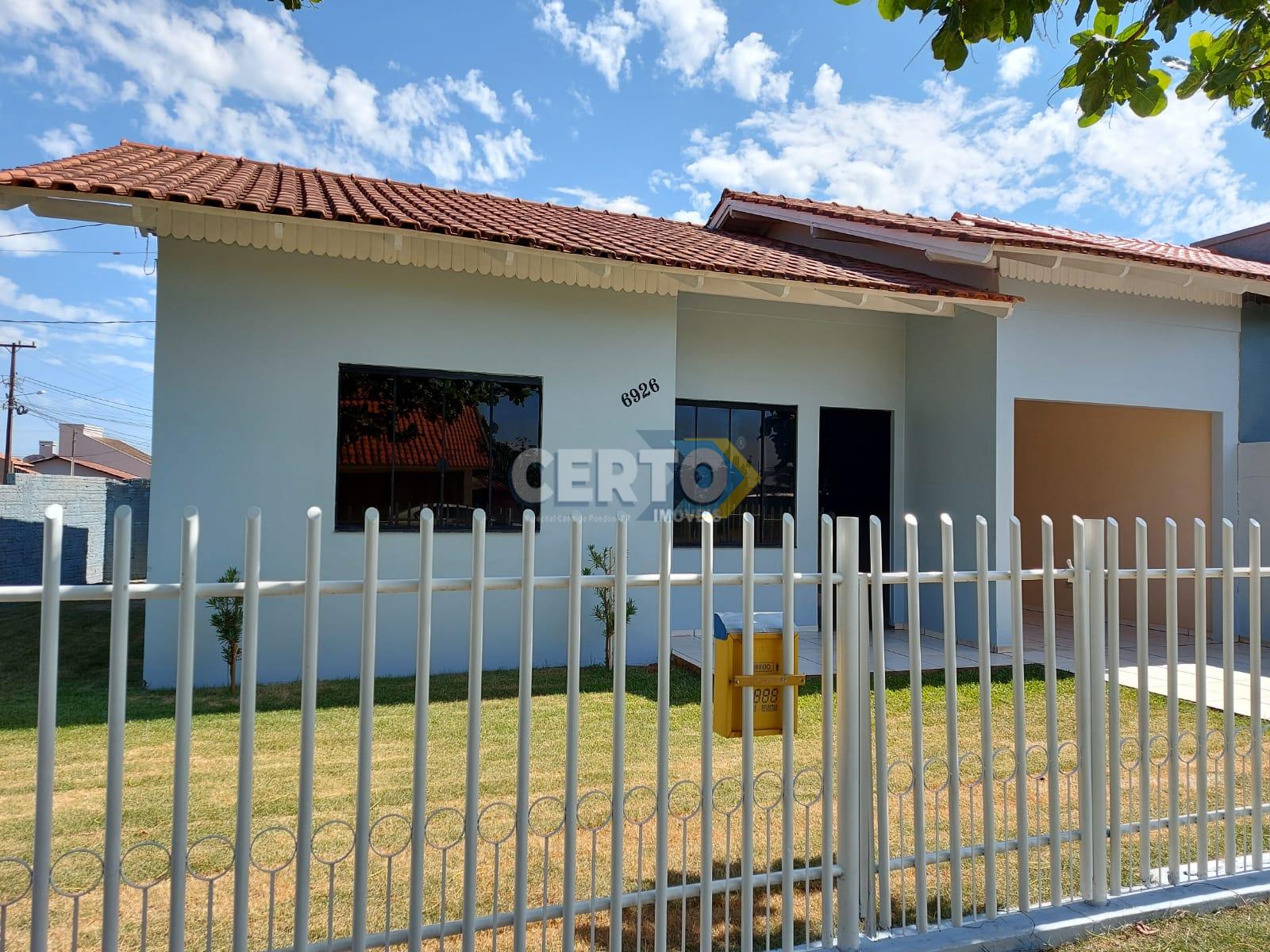 Casa de  esquina  com 3 quartos e churrasqueira