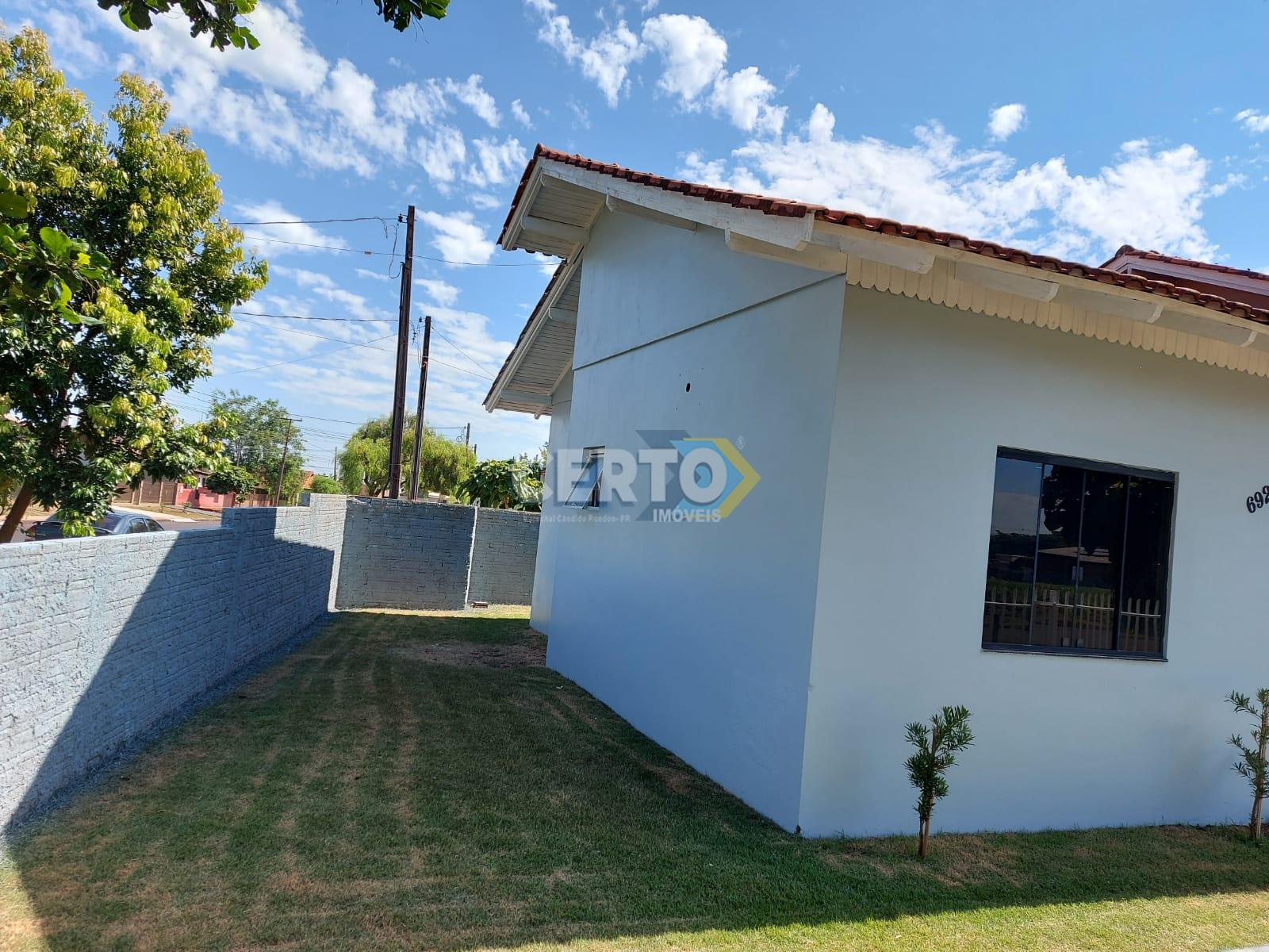 Casa de  esquina  com 3 quartos e churrasqueira