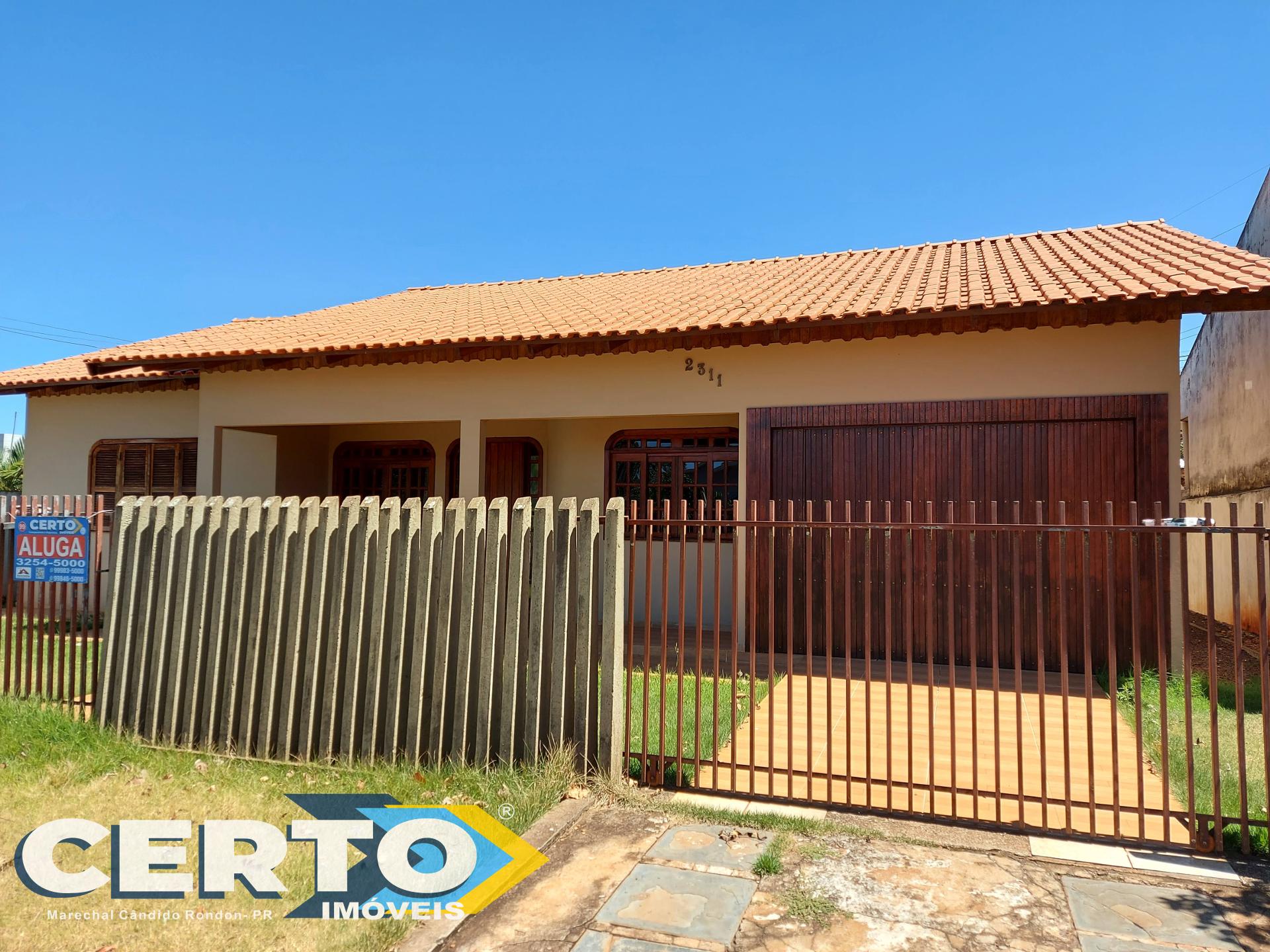 CASA COM SUÍTE   02 QUARTOS