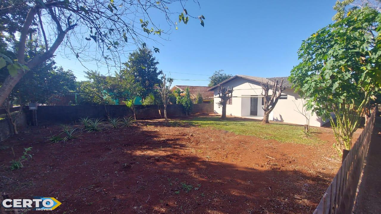 Casa com 4 dormitórios, 2  bwc, sala, cozinha, lavanderia, dis...