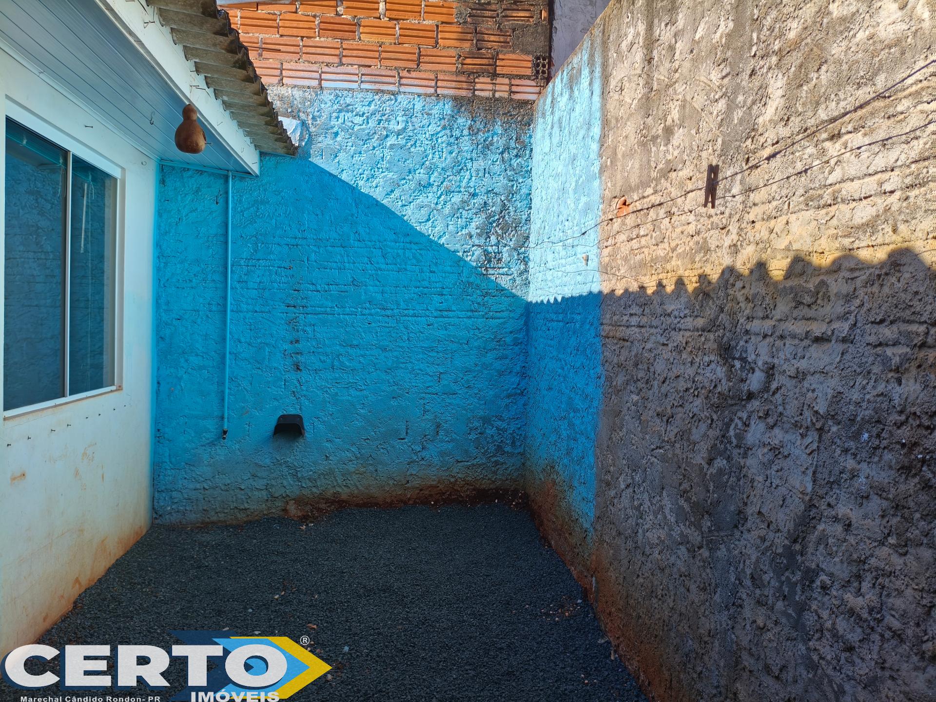 CASA NO LOTEAMENTO RODA DGUA