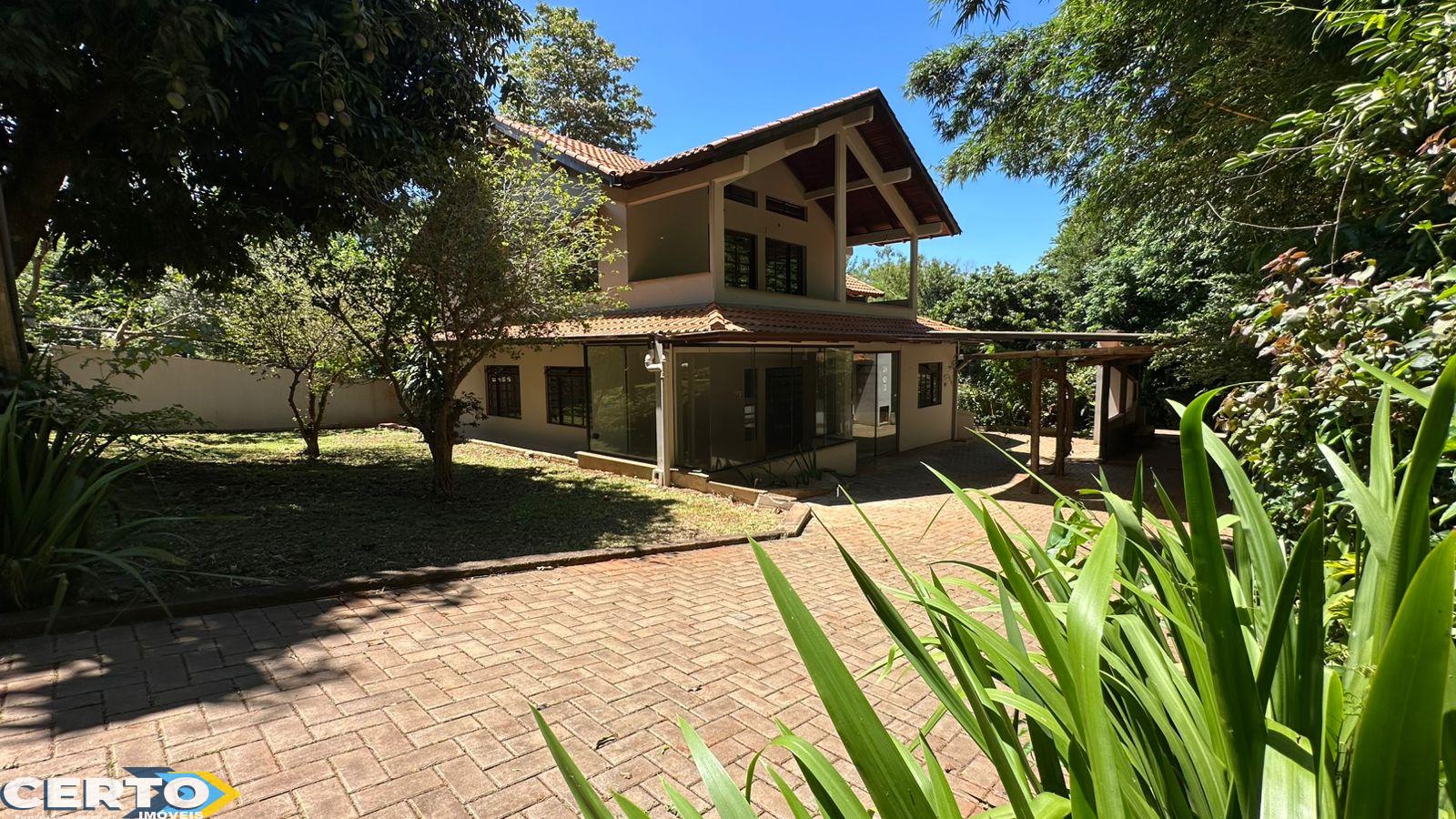 SOBRADO À VENDA NO LOTEAMENTO MULLER