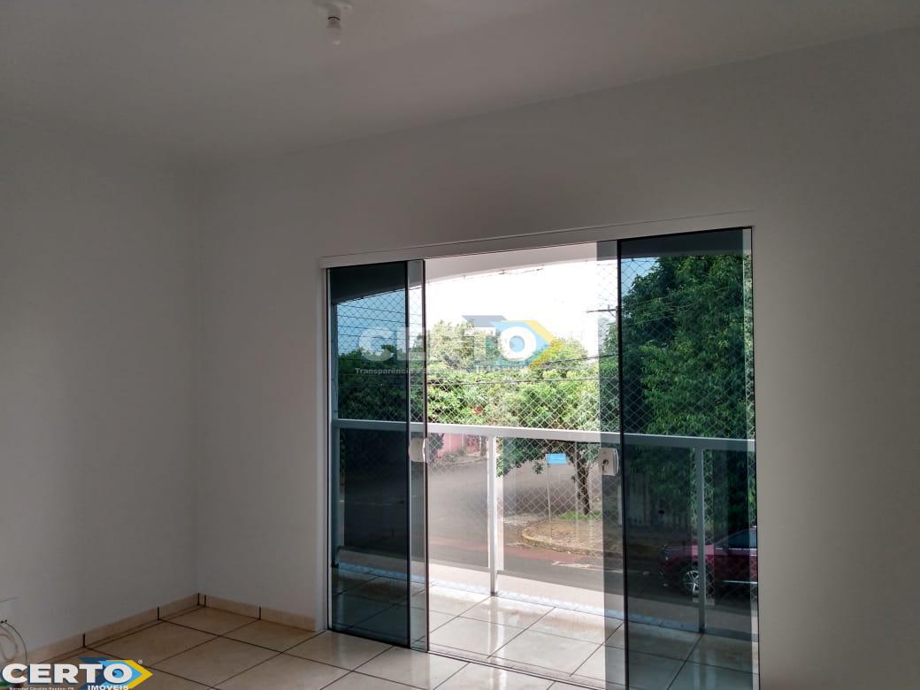 PRDIO COM SALA COMERCIAL E APARTAMENTO VENDA NO CENTRO