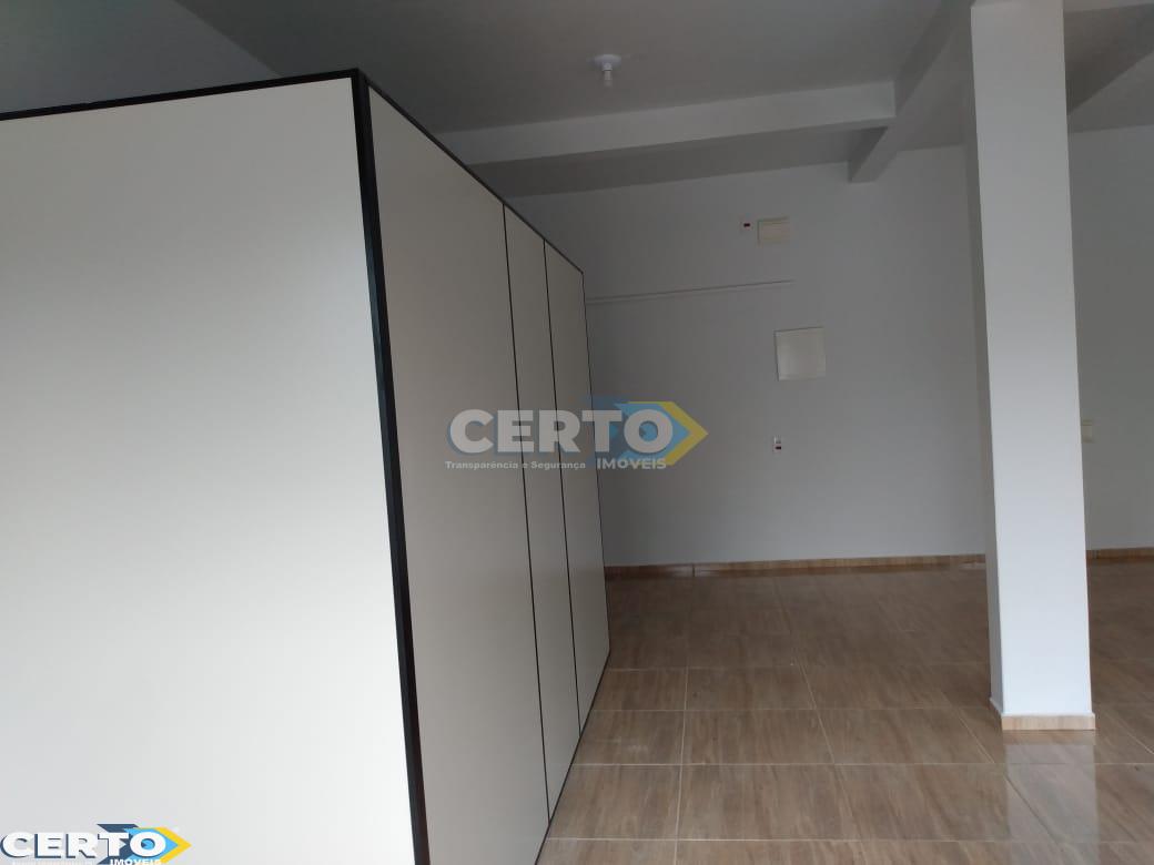 PRDIO COM SALA COMERCIAL E APARTAMENTO VENDA NO CENTRO