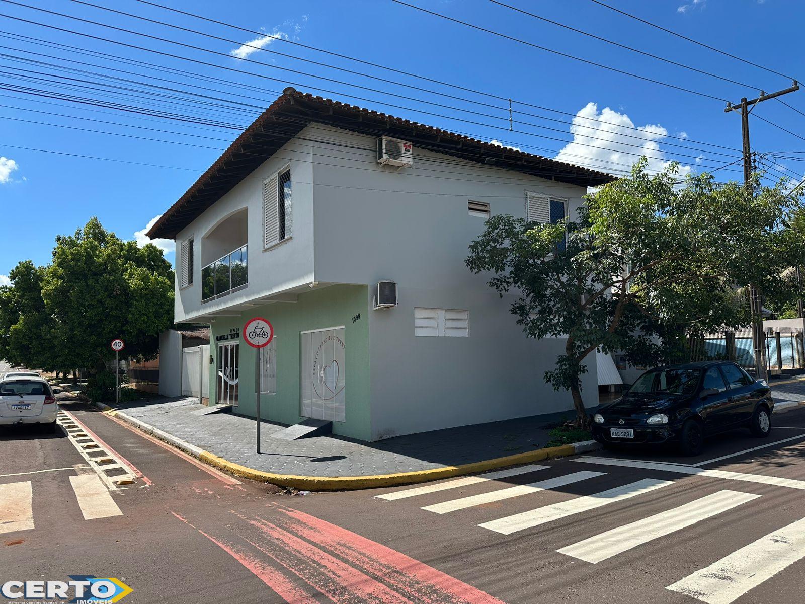 PRÉDIO COM SALA COMERCIAL E APARTAMENTO À VENDA NO CENTRO