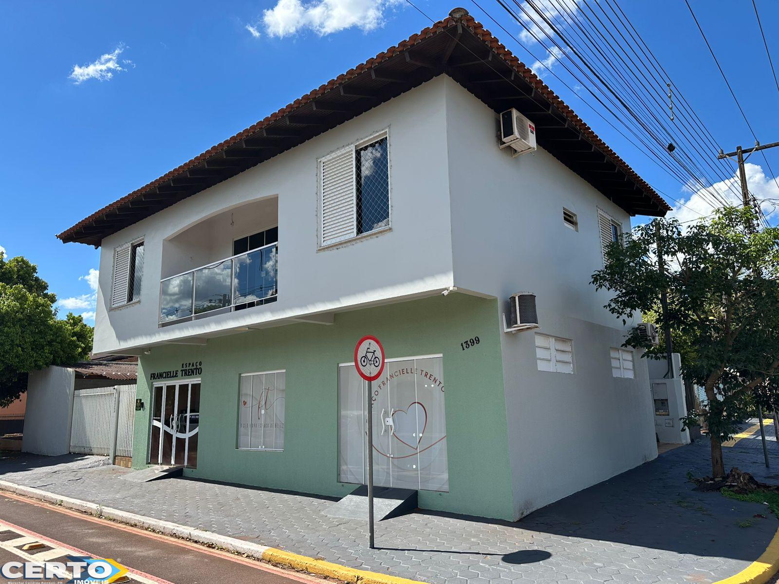 PRÉDIO COM SALA COMERCIAL E APARTAMENTO À VENDA NO CENTRO