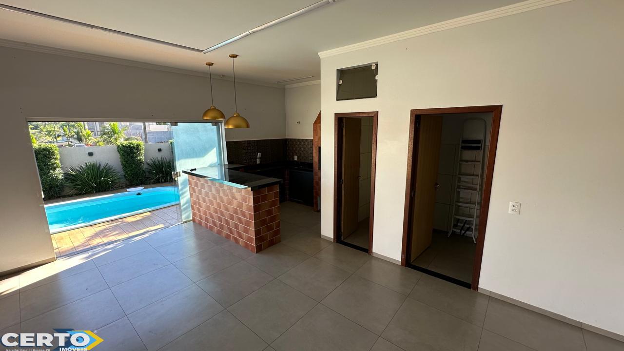 CASA VENDA COM PISCINA