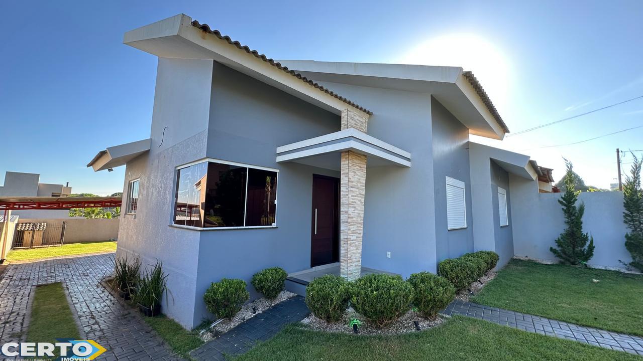 CASA À VENDA COM PISCINA