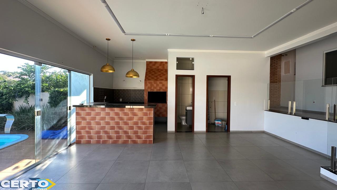 CASA VENDA COM PISCINA