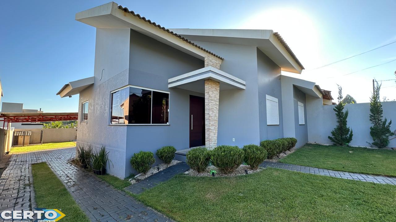 CASA À VENDA COM PISCINA