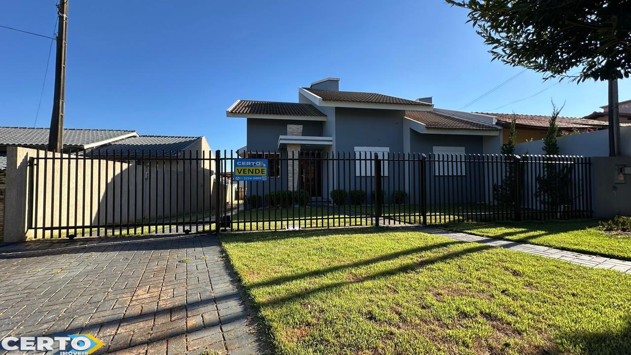 CASA À VENDA COM PISCINA