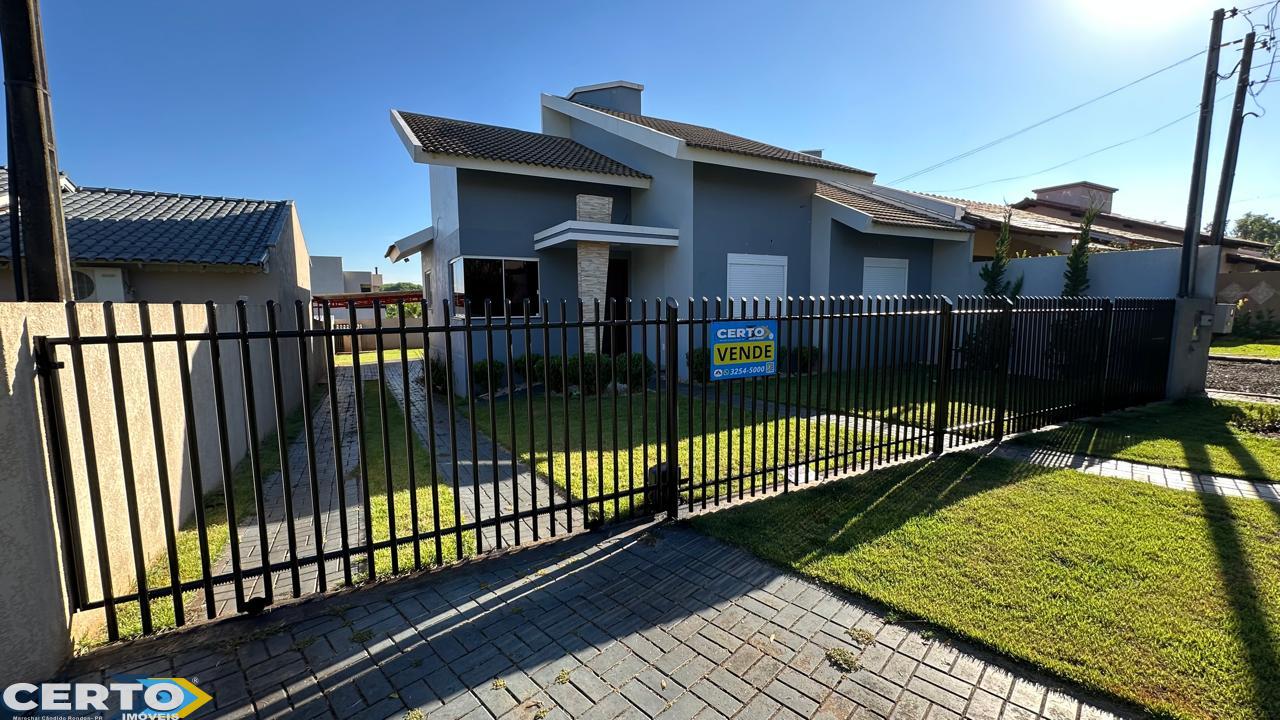 CASA À VENDA COM PISCINA