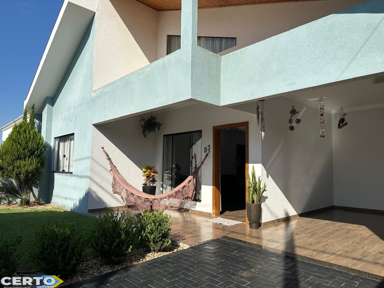 CASA COM PISCINA À VENDA NO BAIRRO VILA GAÚCHA