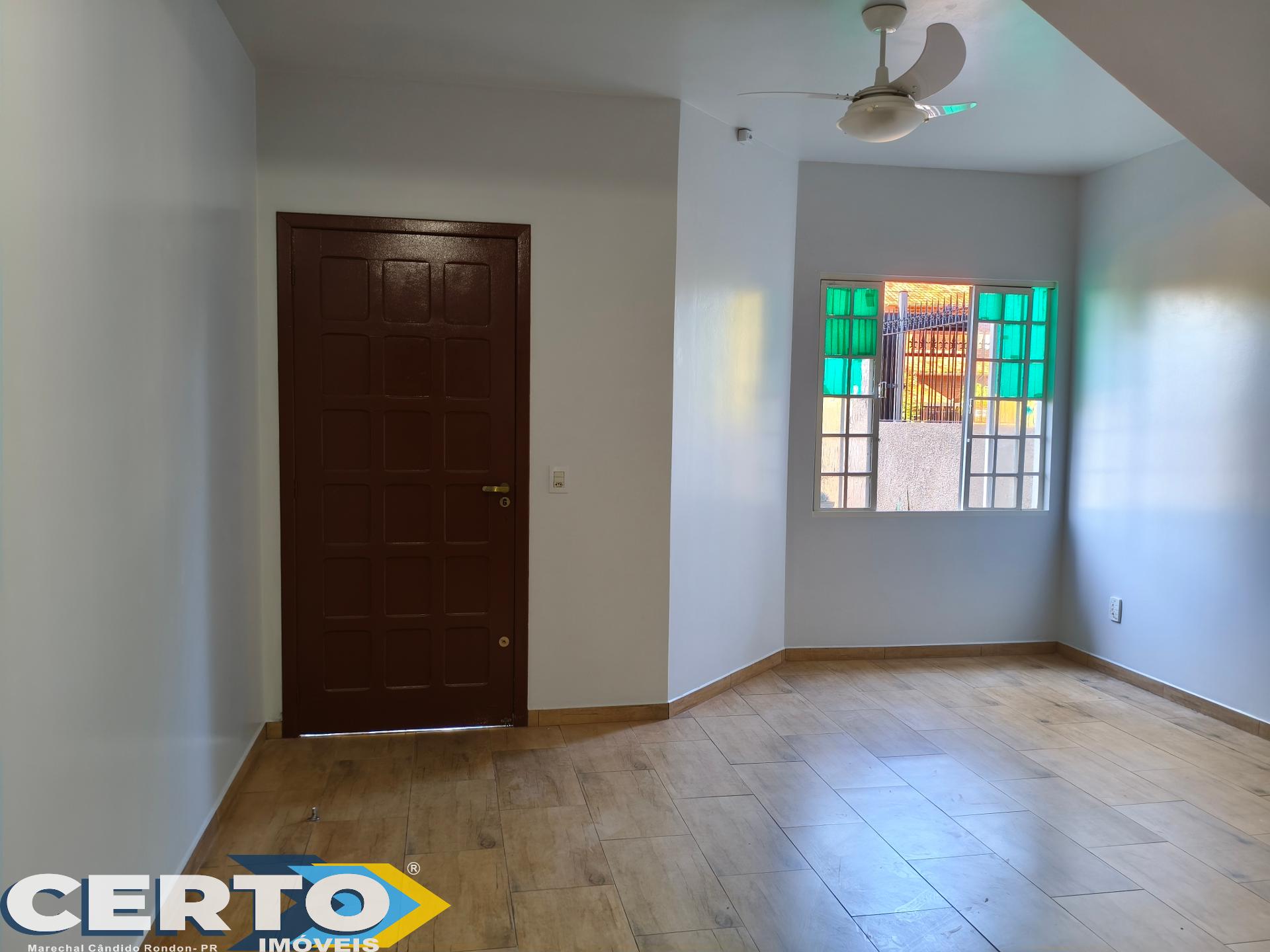 Sobrado com 01 suíte com sacada   02 quartos