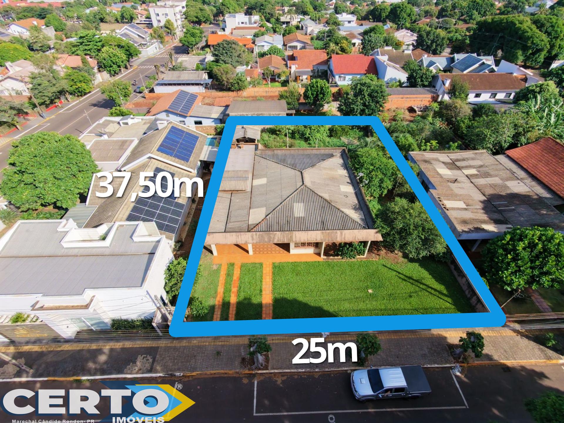 CASA À VENDA NO BAIRRO ESPIGÃO. USO COMERCIAL OU RESIDENCIAL