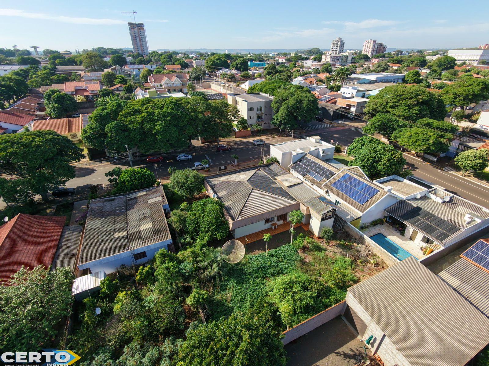 CASA À VENDA NO BAIRRO ESPIGÃO. USO COMERCIAL OU RESIDENCIAL