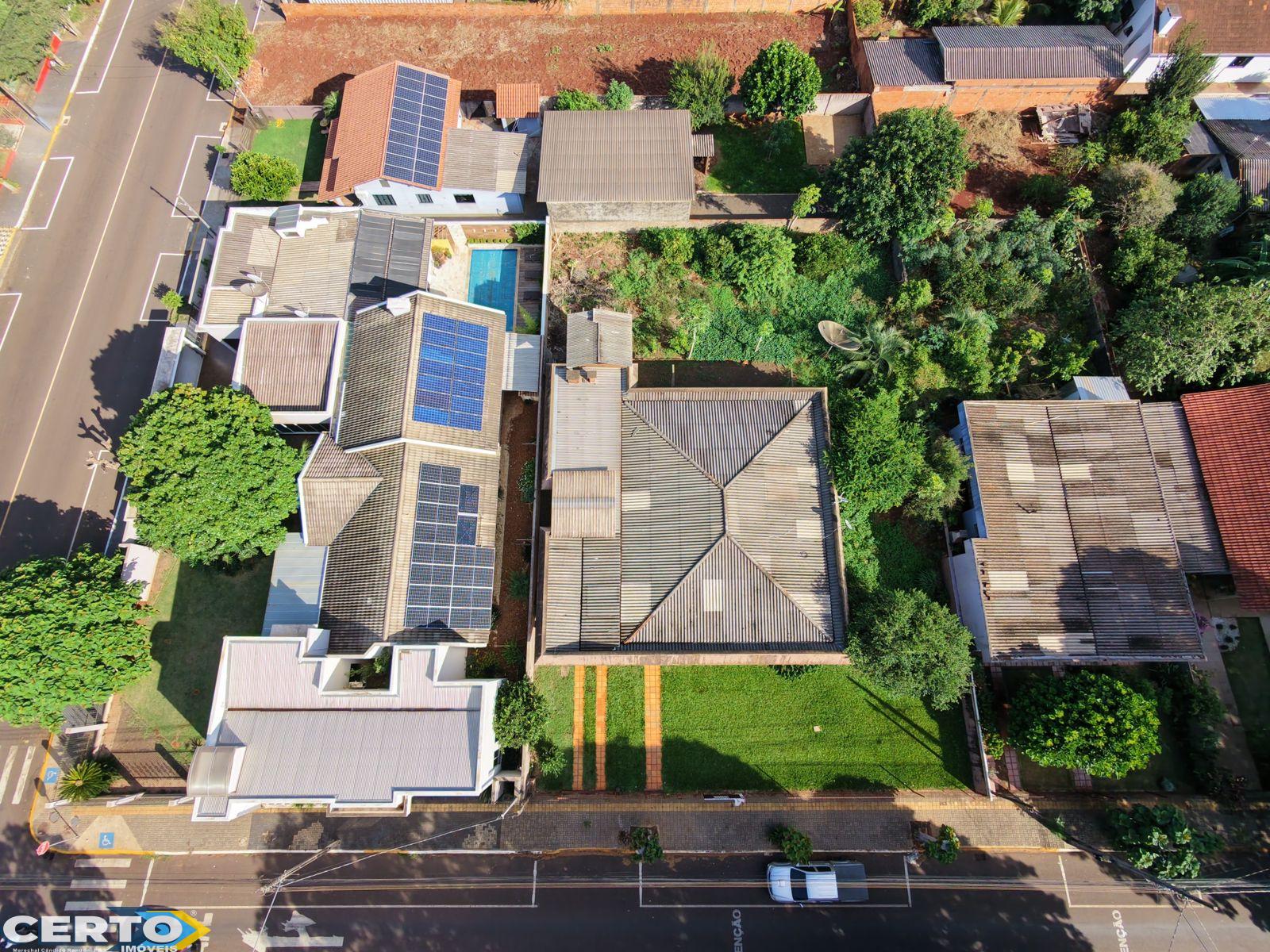 CASA À VENDA NO BAIRRO ESPIGÃO. USO COMERCIAL OU RESIDENCIAL