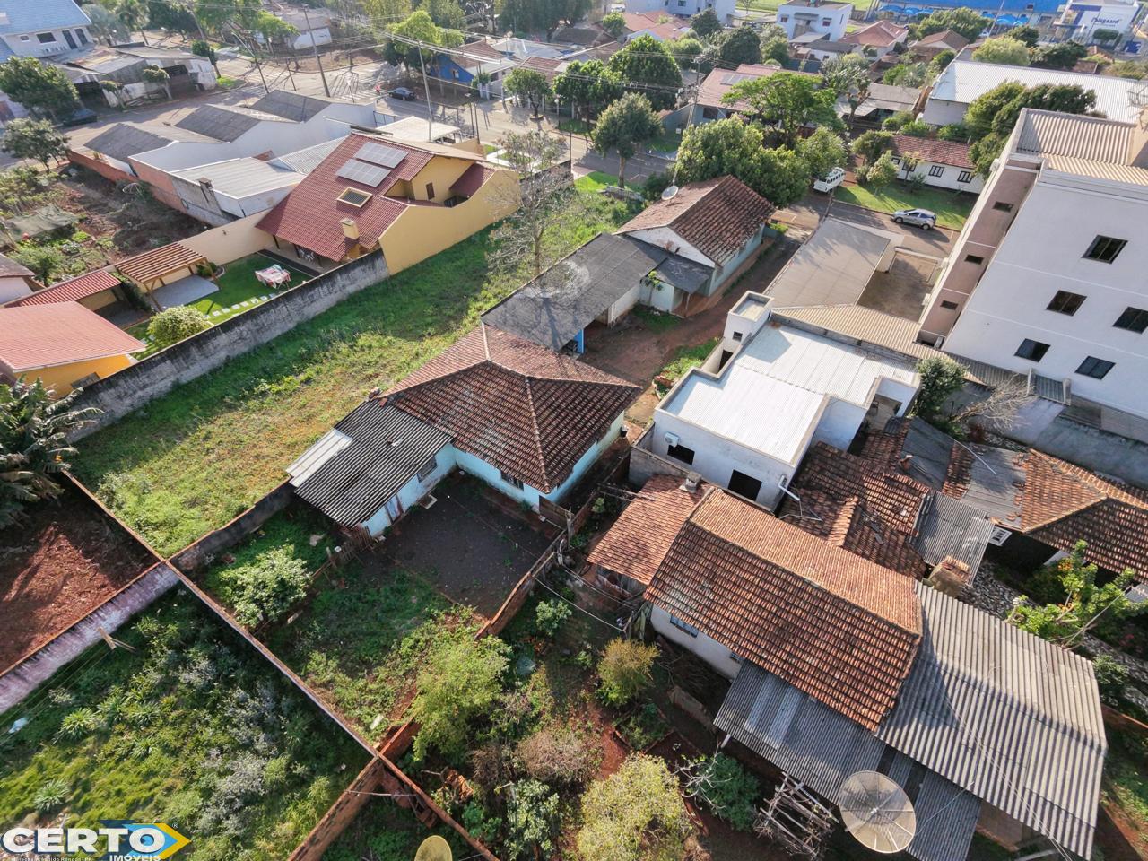 TERRENO COM 02 CASAS À VENDA PRÓXIMO AO CENTRO