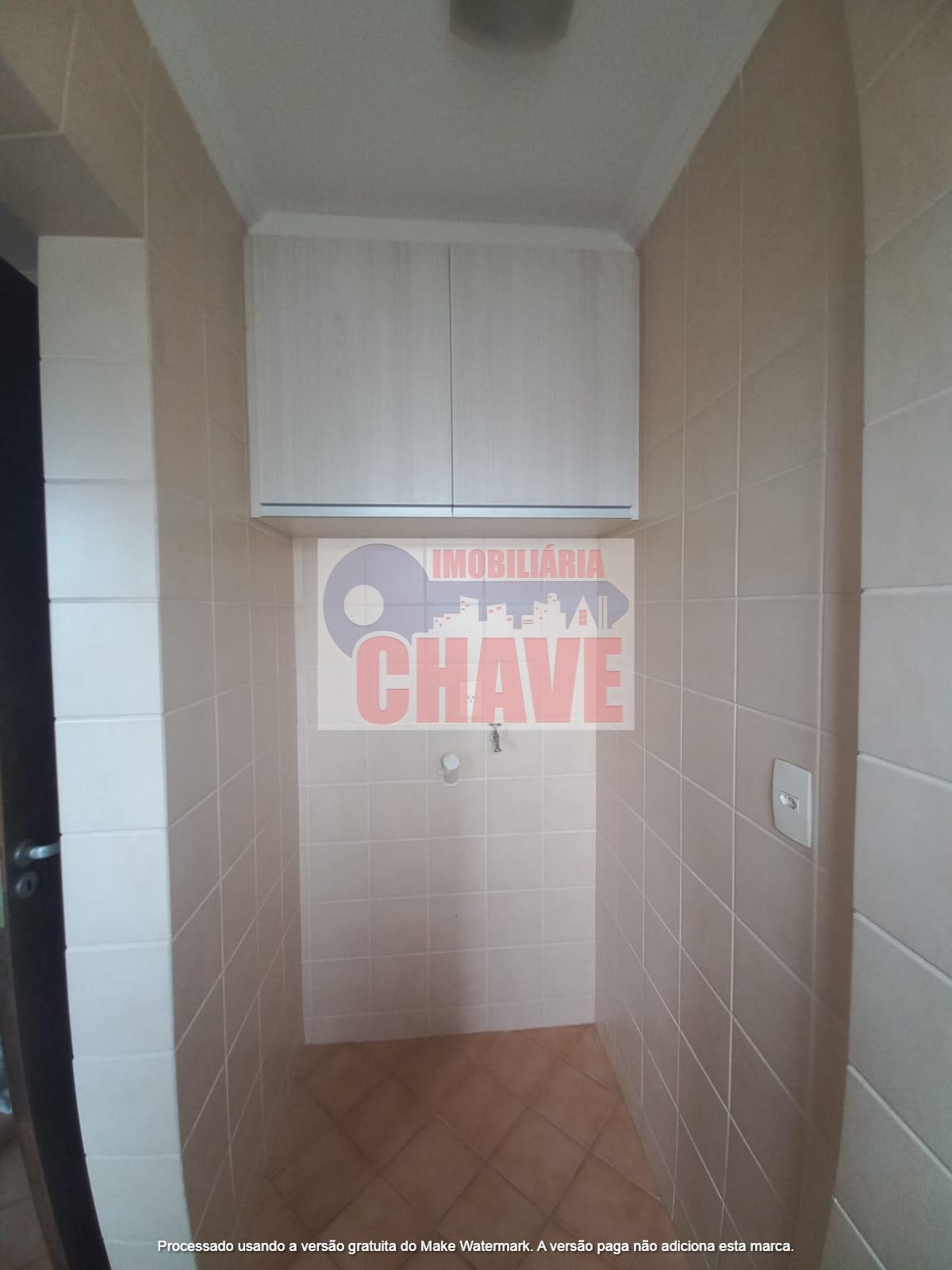 Vende-se Apto com Suite e Closet na Vila Ipiranga em Londrina-PR
