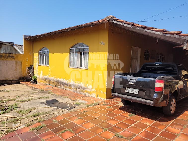 Vende-se Casa com 2 Dormitórios no Waldermar Hauer em Londrina-PR