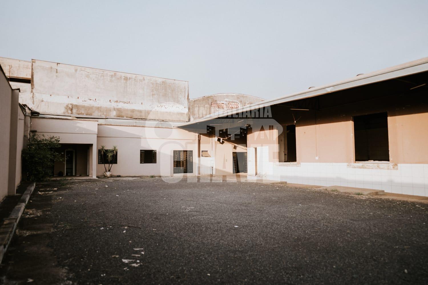 Vende-se Barracão Industrial no Jardim Coroados em Londrina-PR