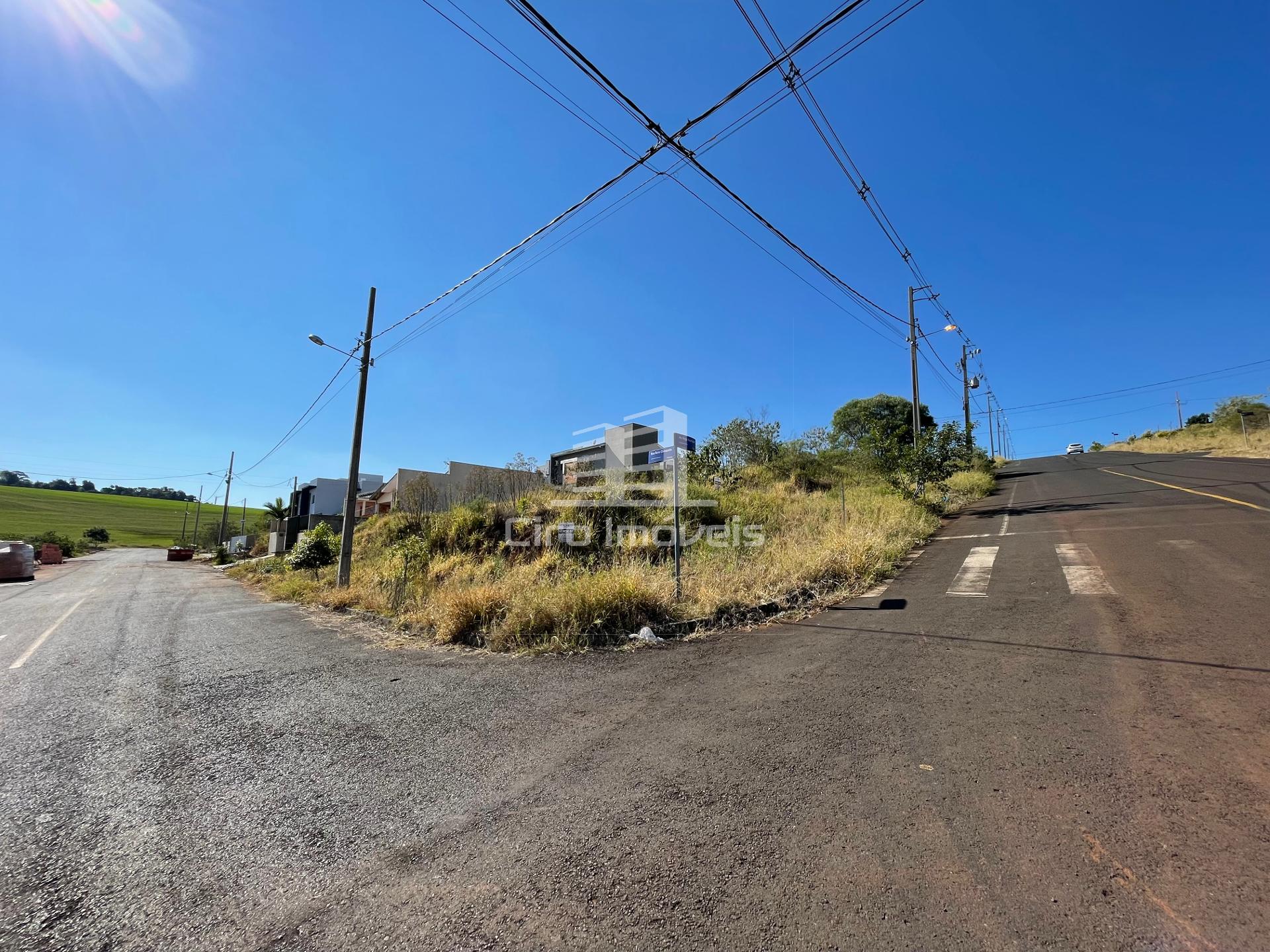 Terreno de esquina na Av. Hugo Scartezini - Loteamento Univers...
