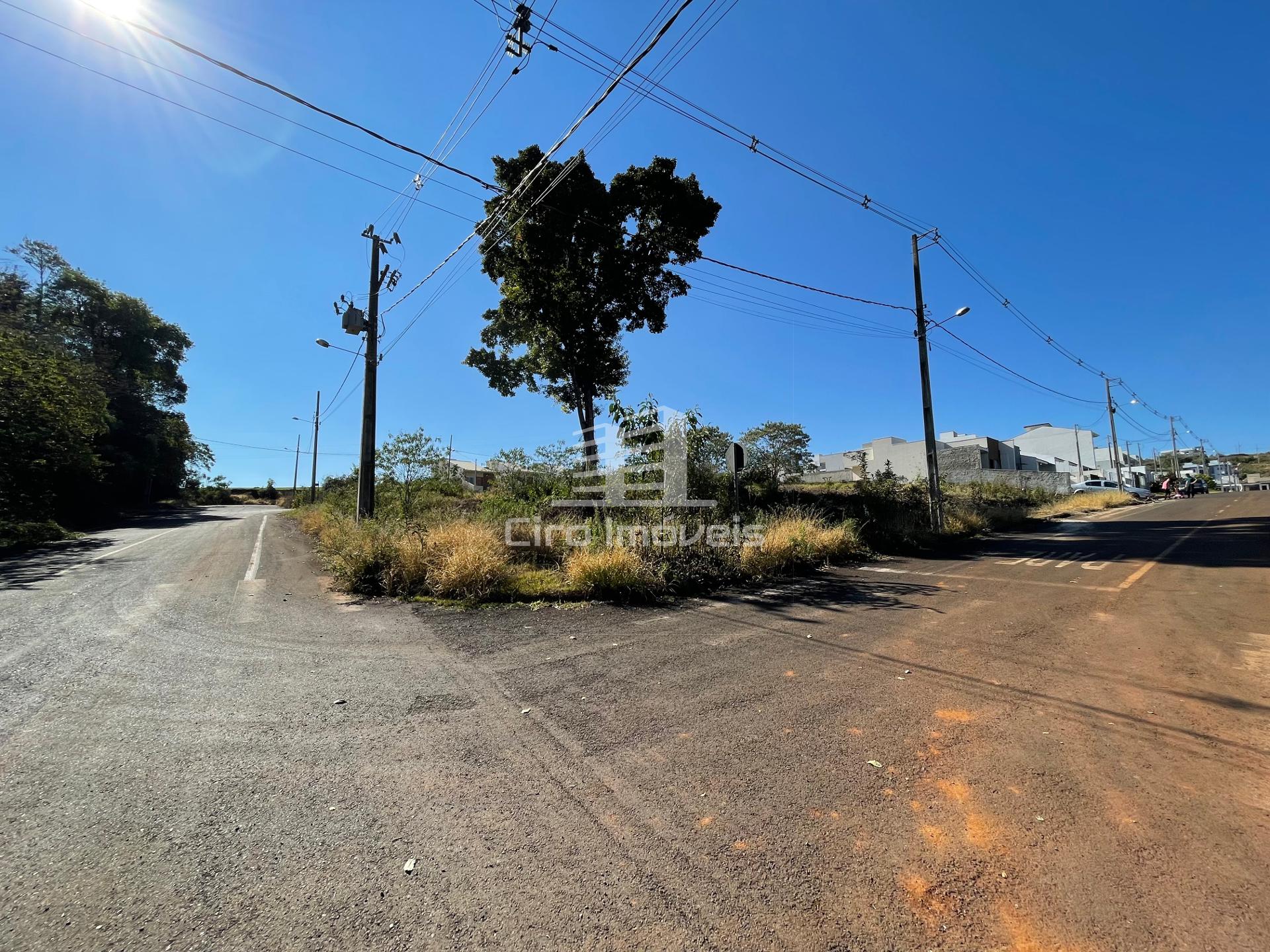 Terreno de esquina na Rua Josefina Viecili Defaveri - Loteamen...