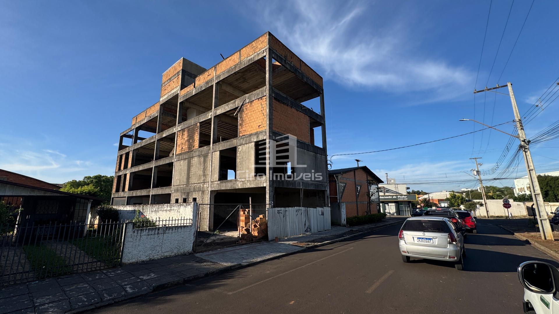 PRÉDIO COMERCIAL E RESIDENCIAL