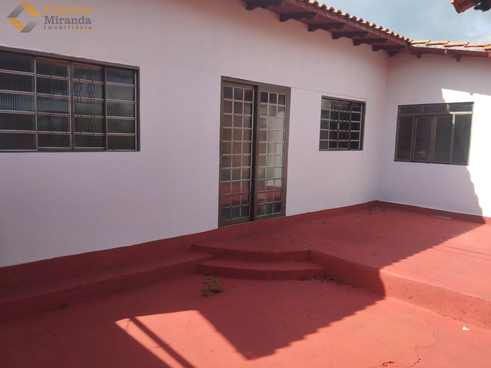 Casa com terreno grande à venda no Jd. Estrela, Foz do Iguaçu PR.