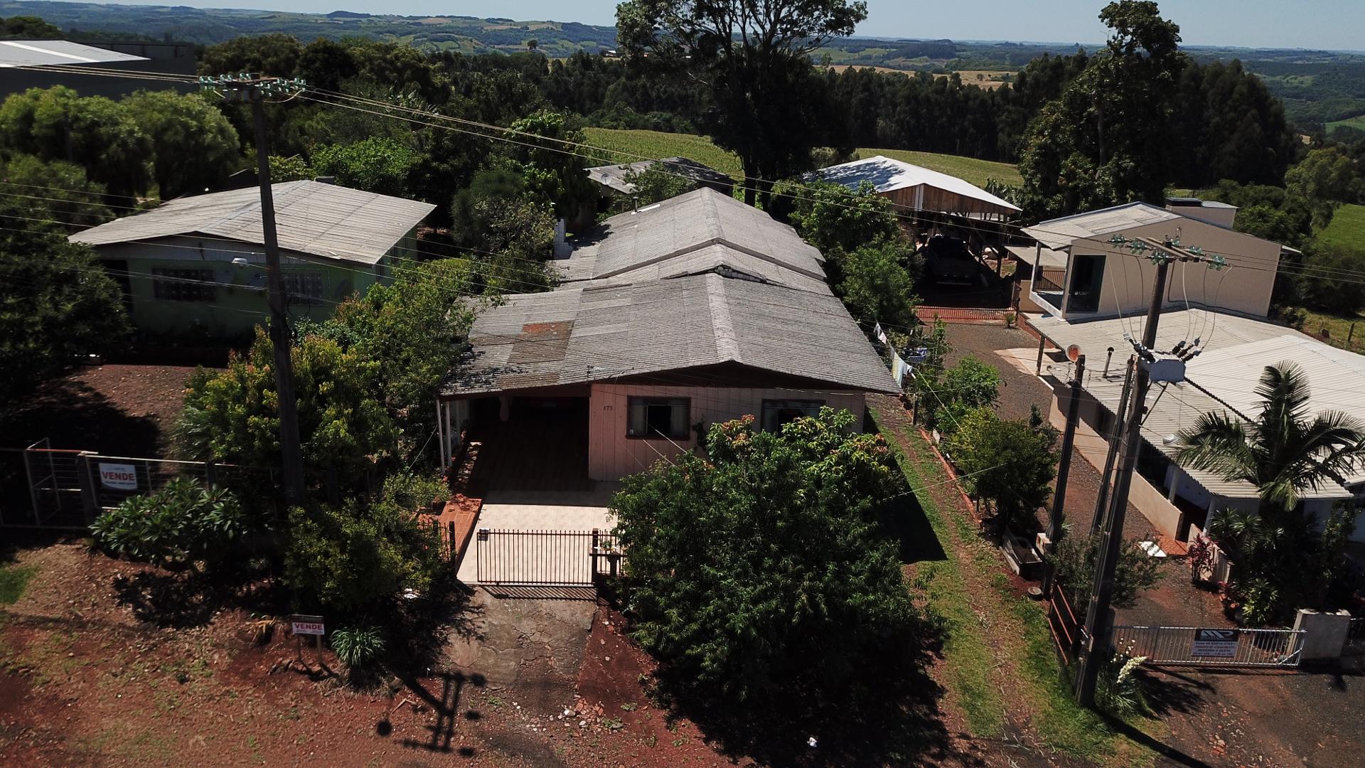Casa ? venda com lote de 600 metros quadrados de frente para BR.