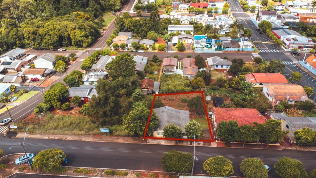 Lote urbano com benfeitoria localizado na Avenida Generoso Mar...