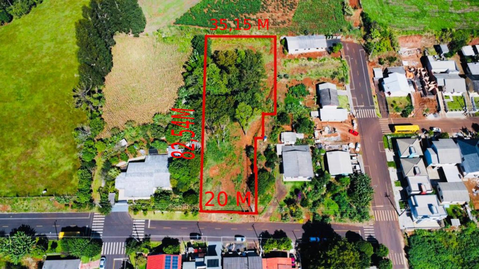 Lote a venda contendo 2.933 metros quadrados.