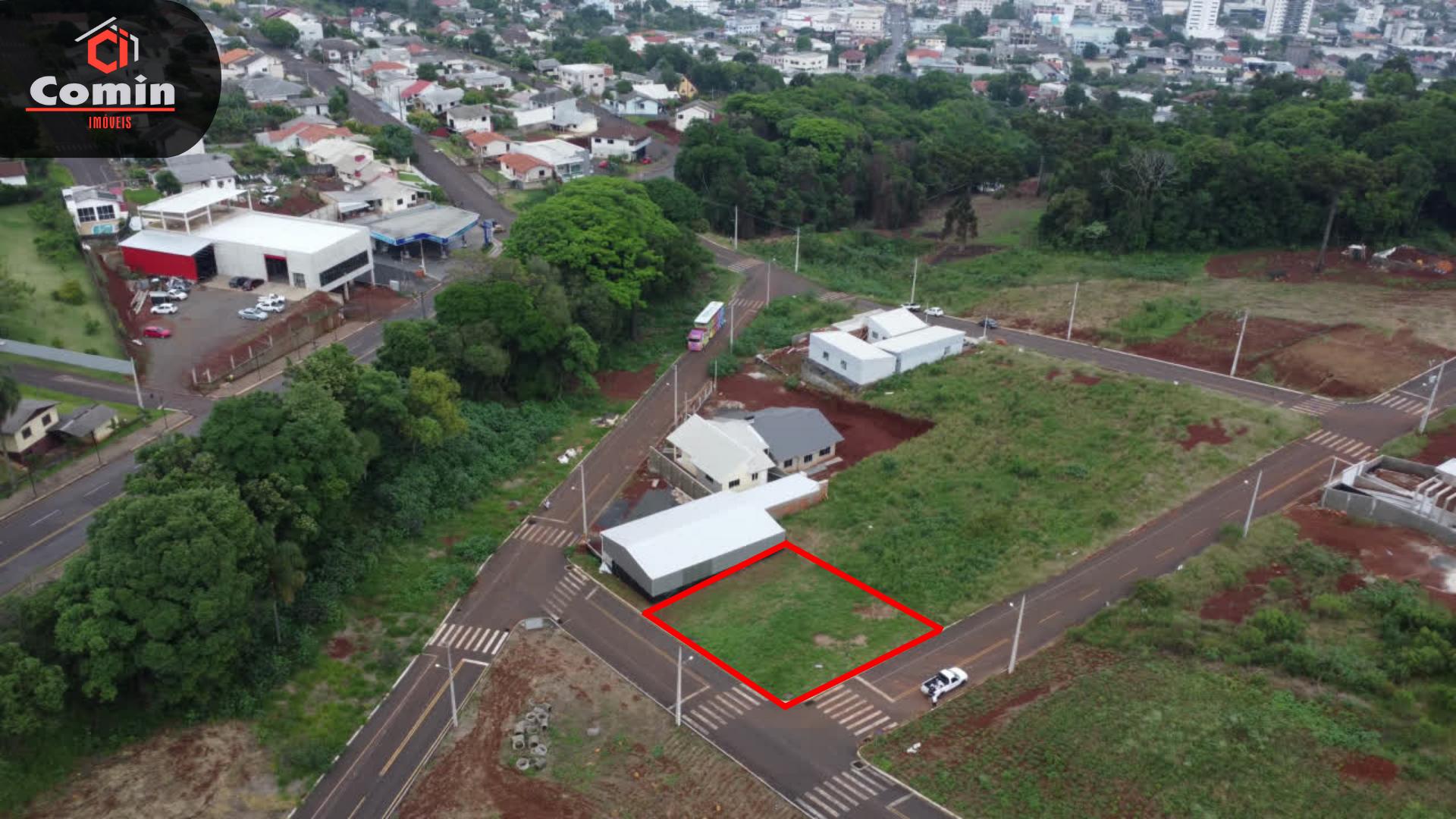 Lote de esquina à venda.