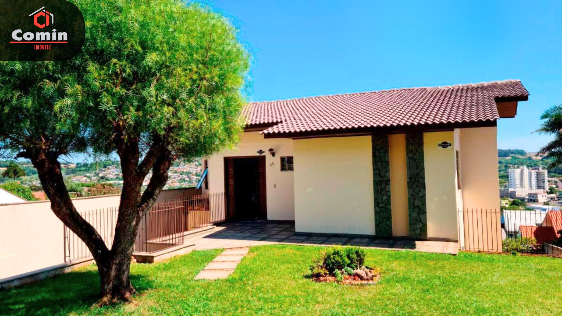 Casa ? venda em alvenaria com dois pisos.