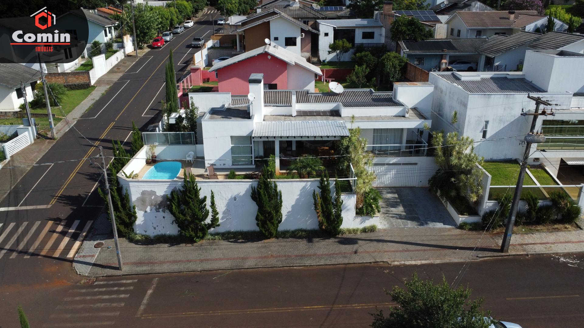 Casa de alto padr?o  localizada na rua Alfredo Droppa.