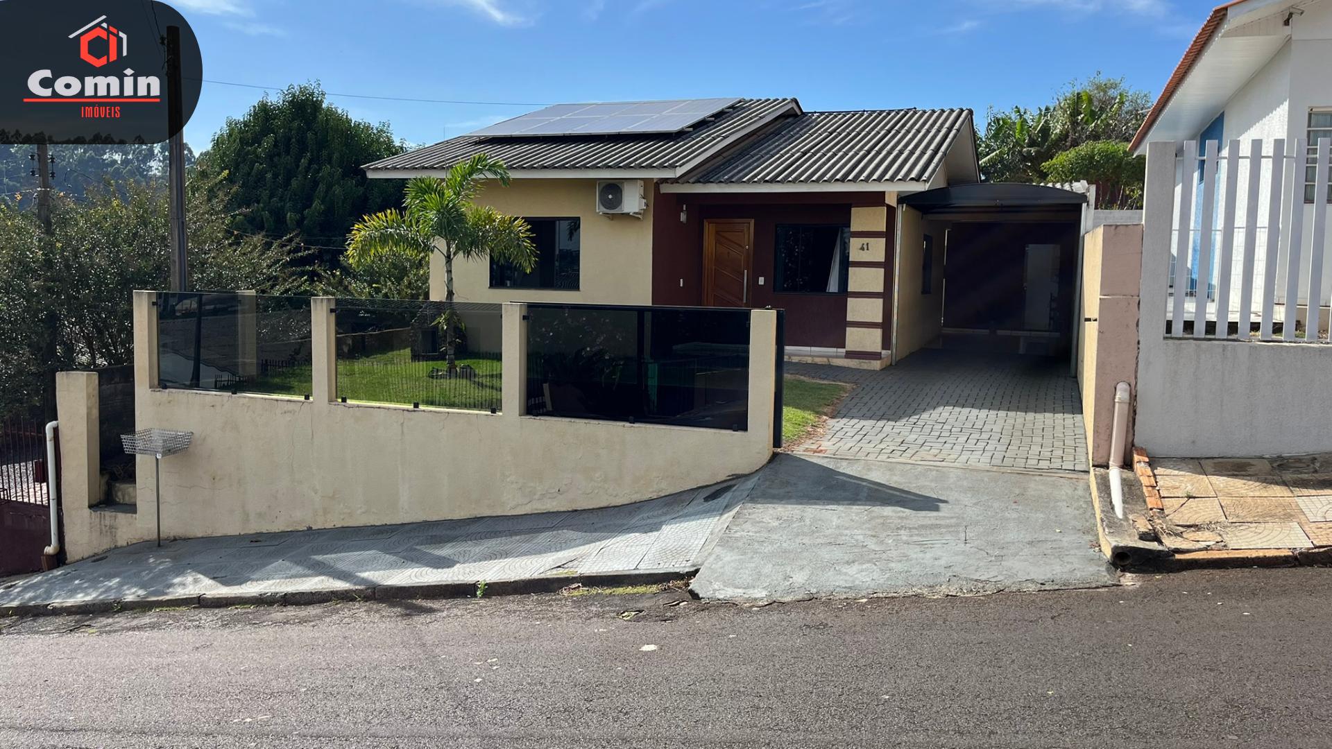 Casa de 159 metros quadrados com piscina, Rua Luiz Rufato