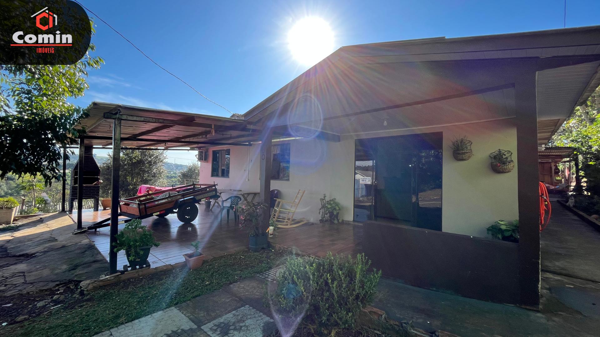 Casa à venda na Rua Israel Carlin de Souza.