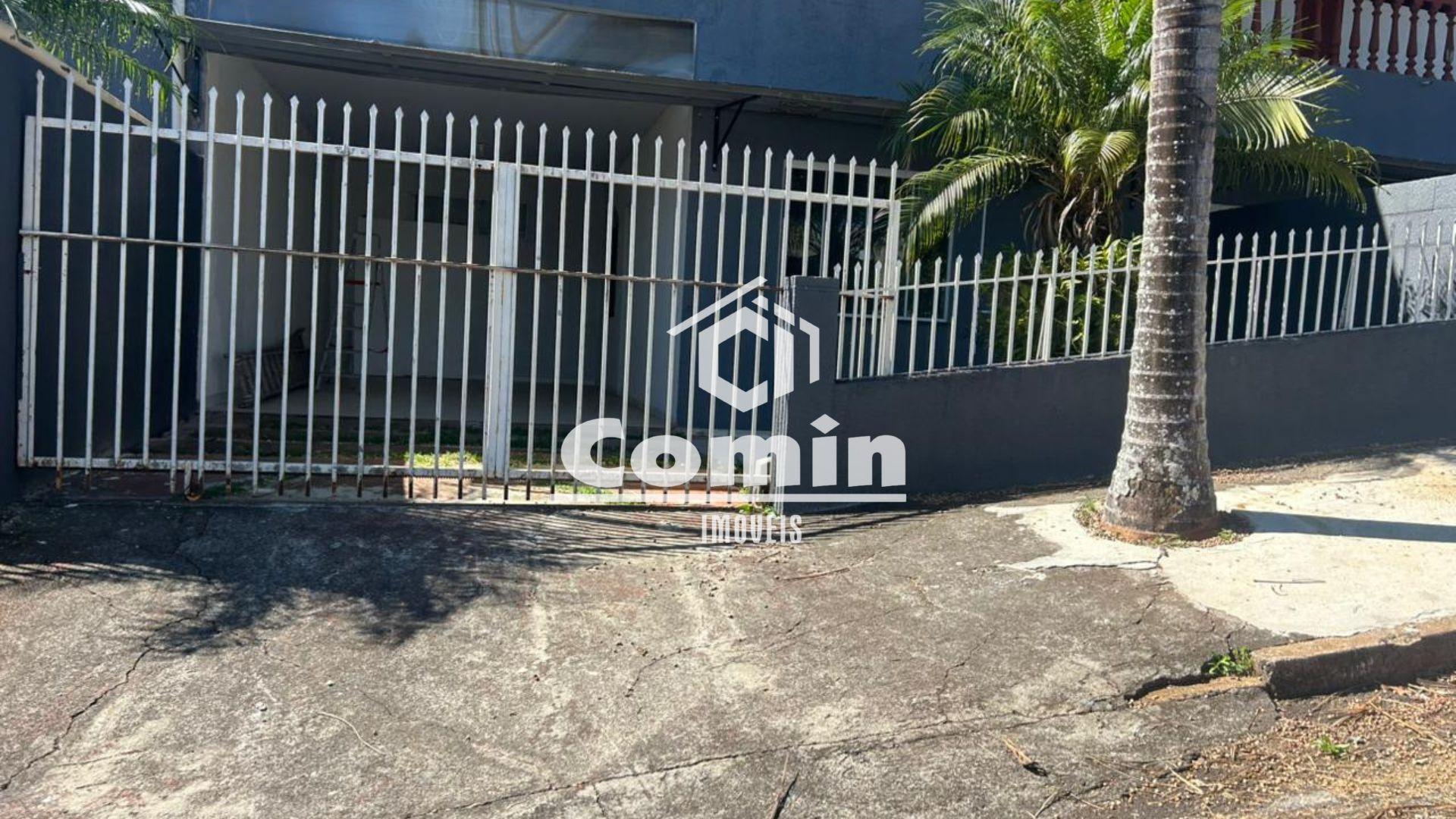 Kitnet com garagem para locação.