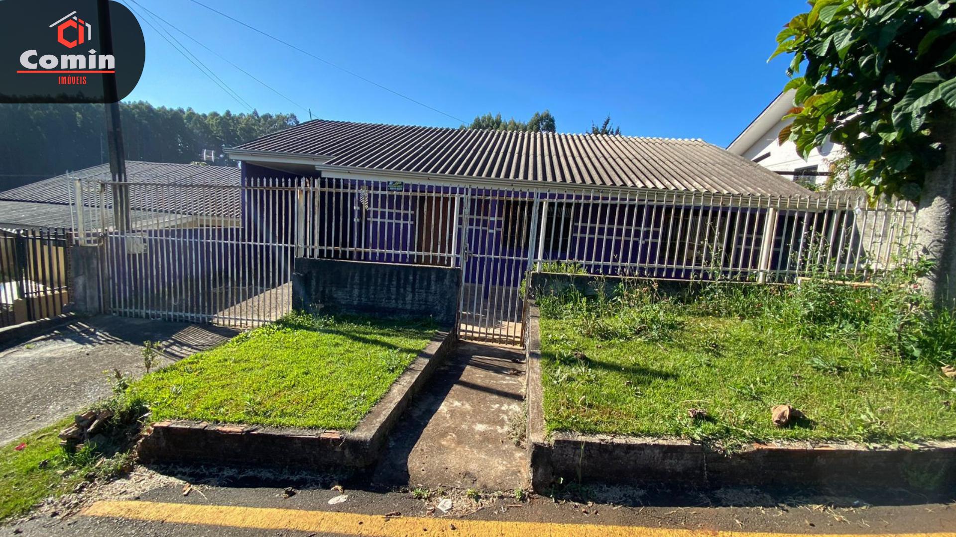 Casa à venda na Rua das Orquídeas.