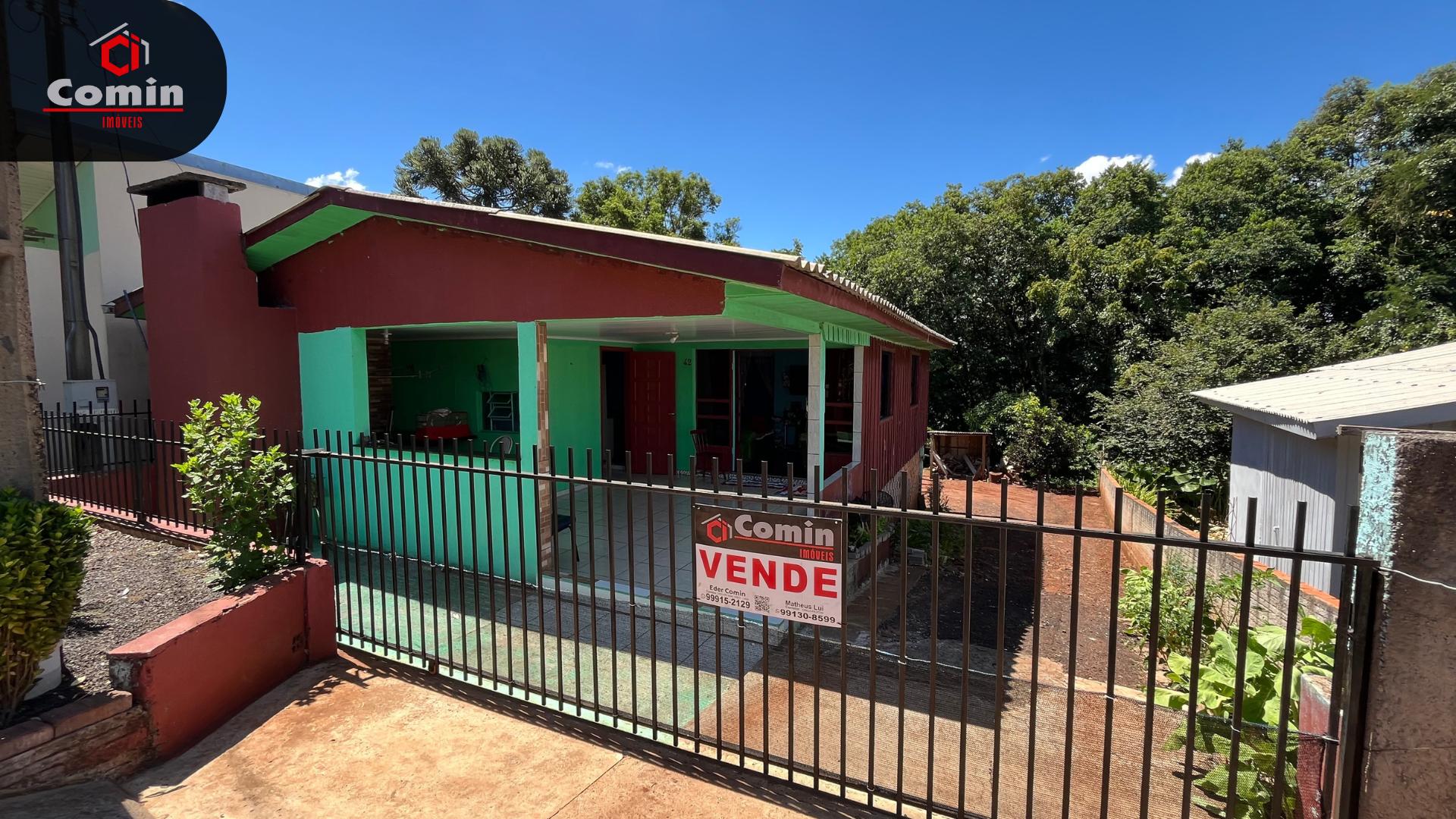 Casa mista à venda.