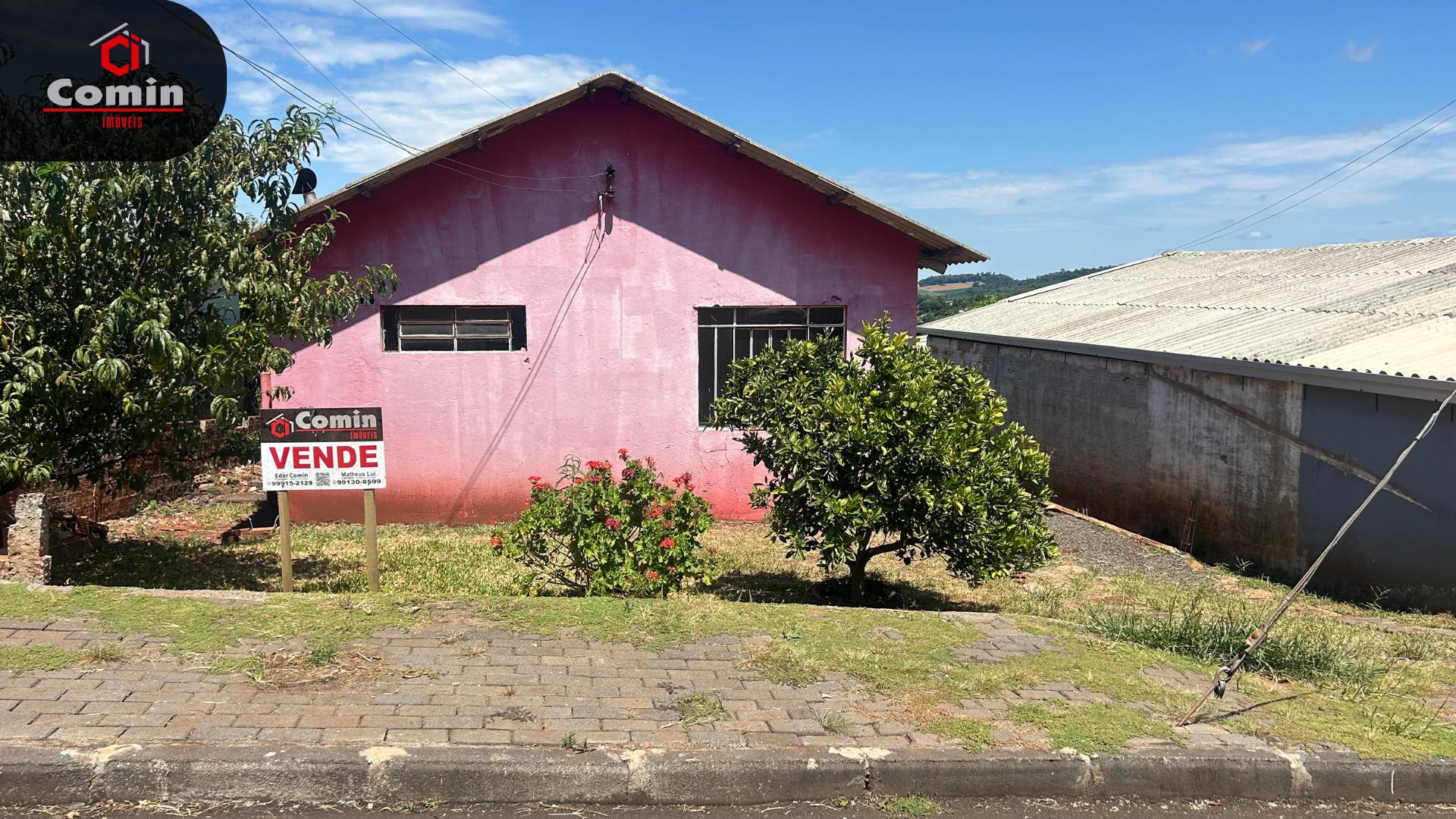 Casa à venda, ótima para investimentos .