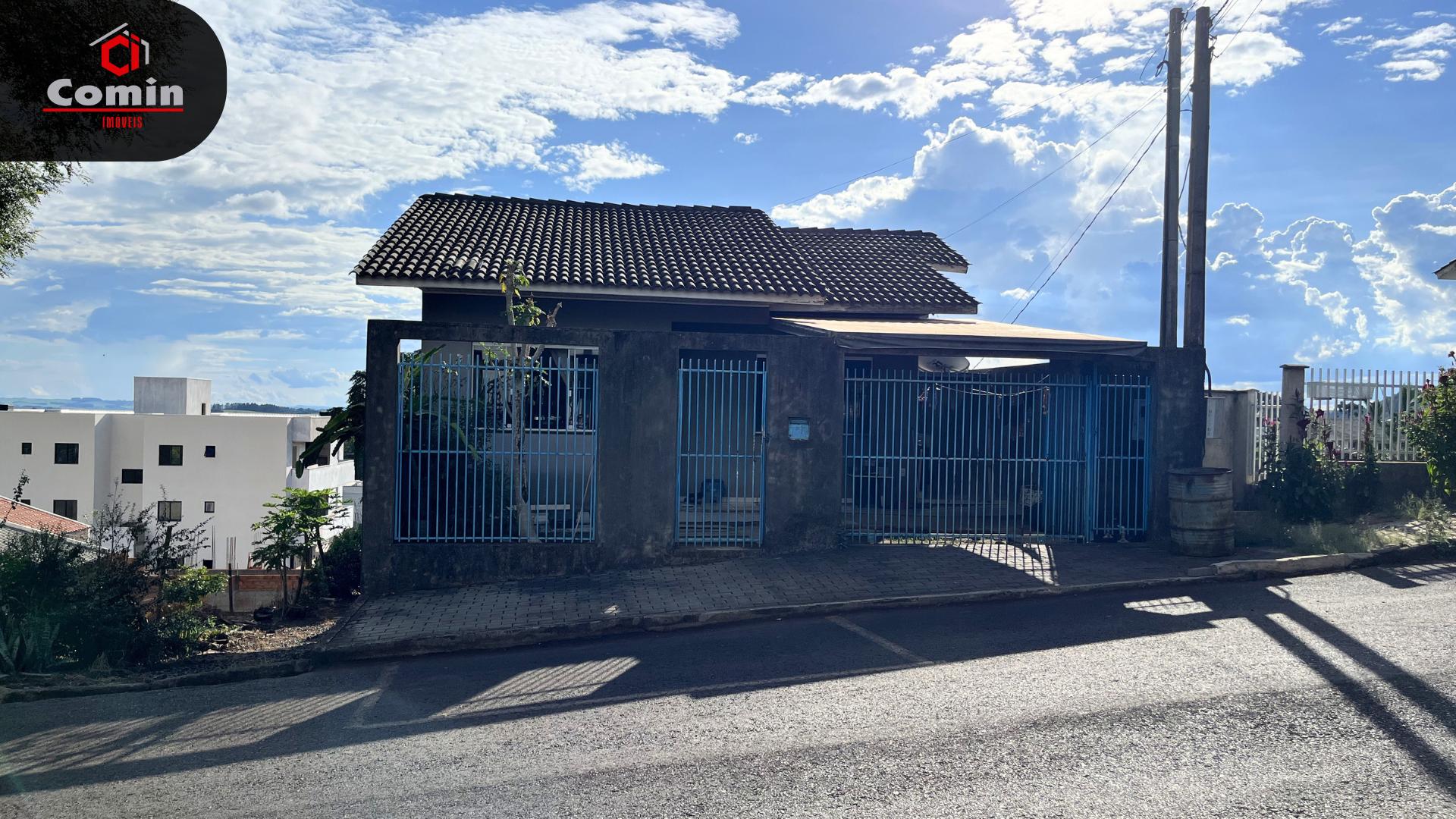Casa à venda na Rua Presidente Costa e Silva.